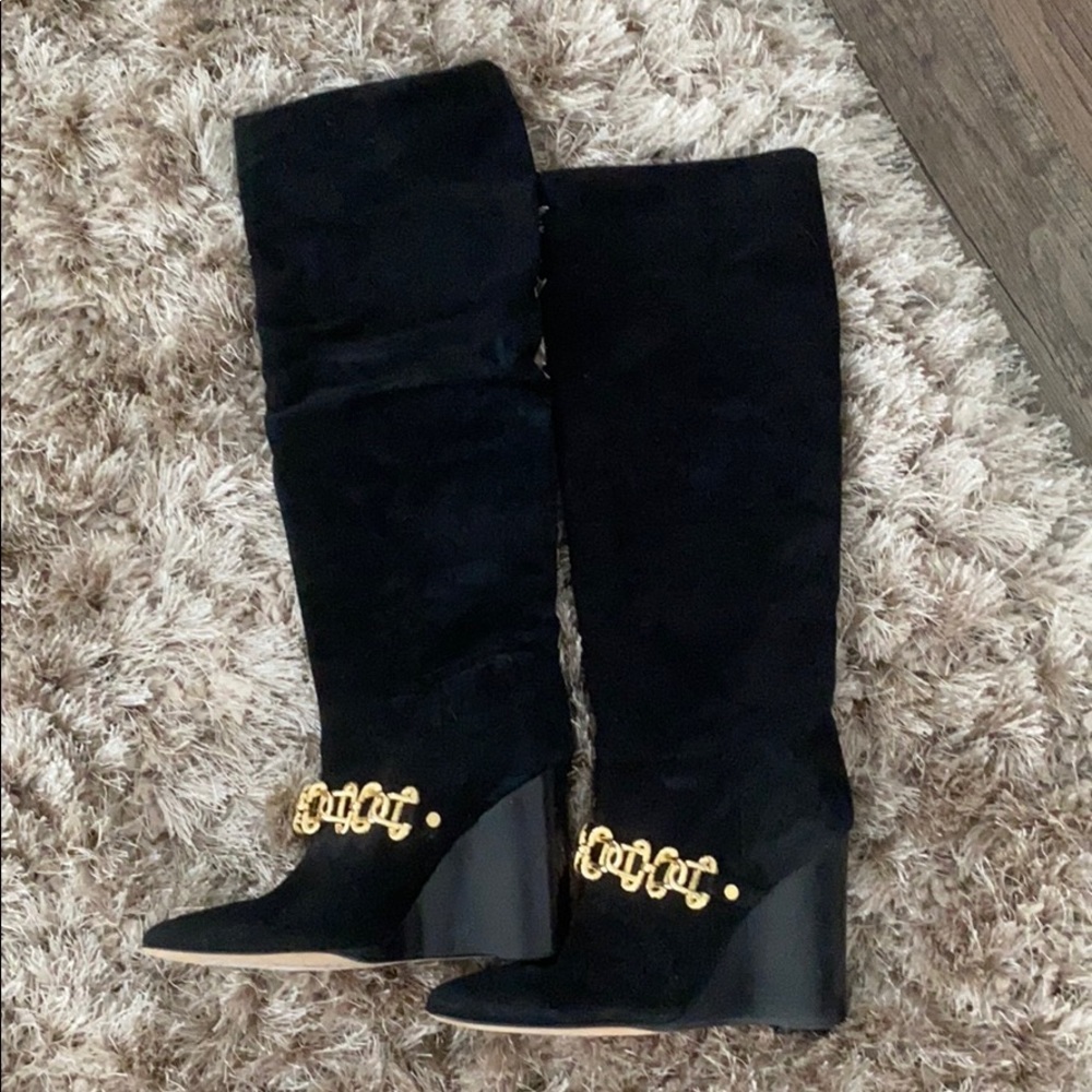 BCBG suede boot